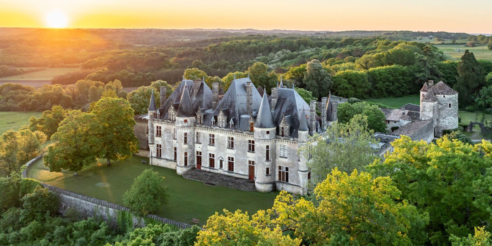 Shades of Blue: The Charming Hills of Pécharmant
